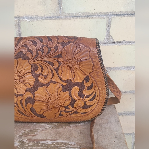 Vintage Hand Tooled Leather Bag - Picture 10 of 10